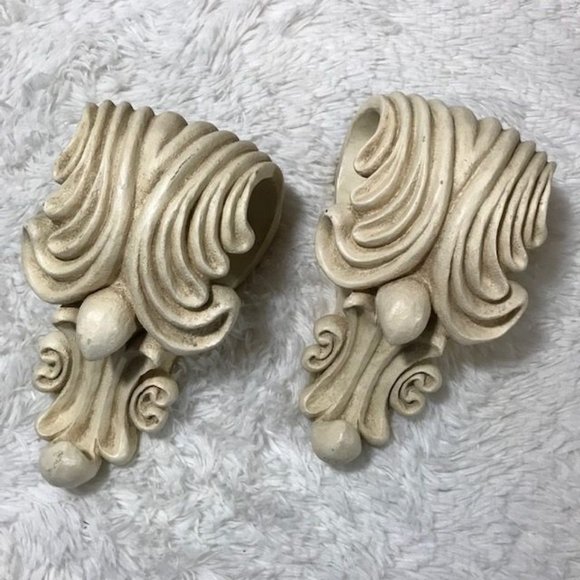 Set of 2 Romanesque Tapestry Resin Corbels - Picture 2 of 12